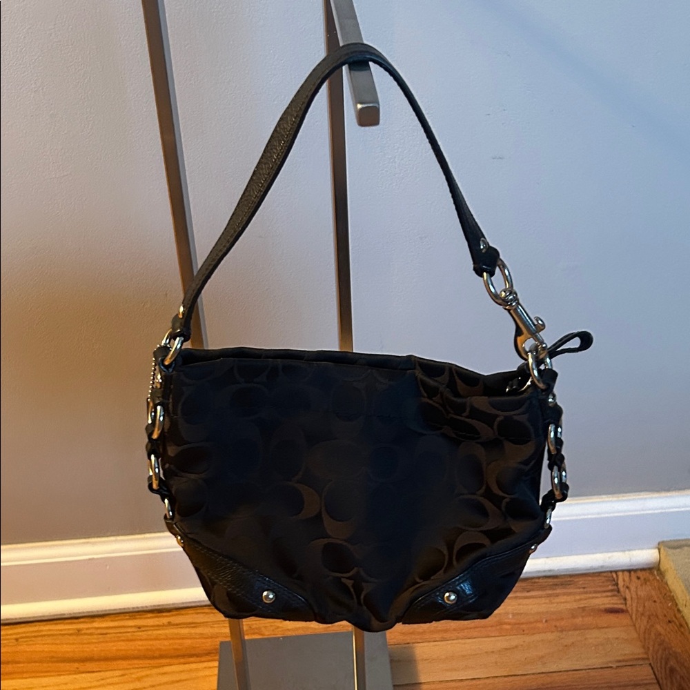 Authentic Chic Black Women's Shoulder Bag